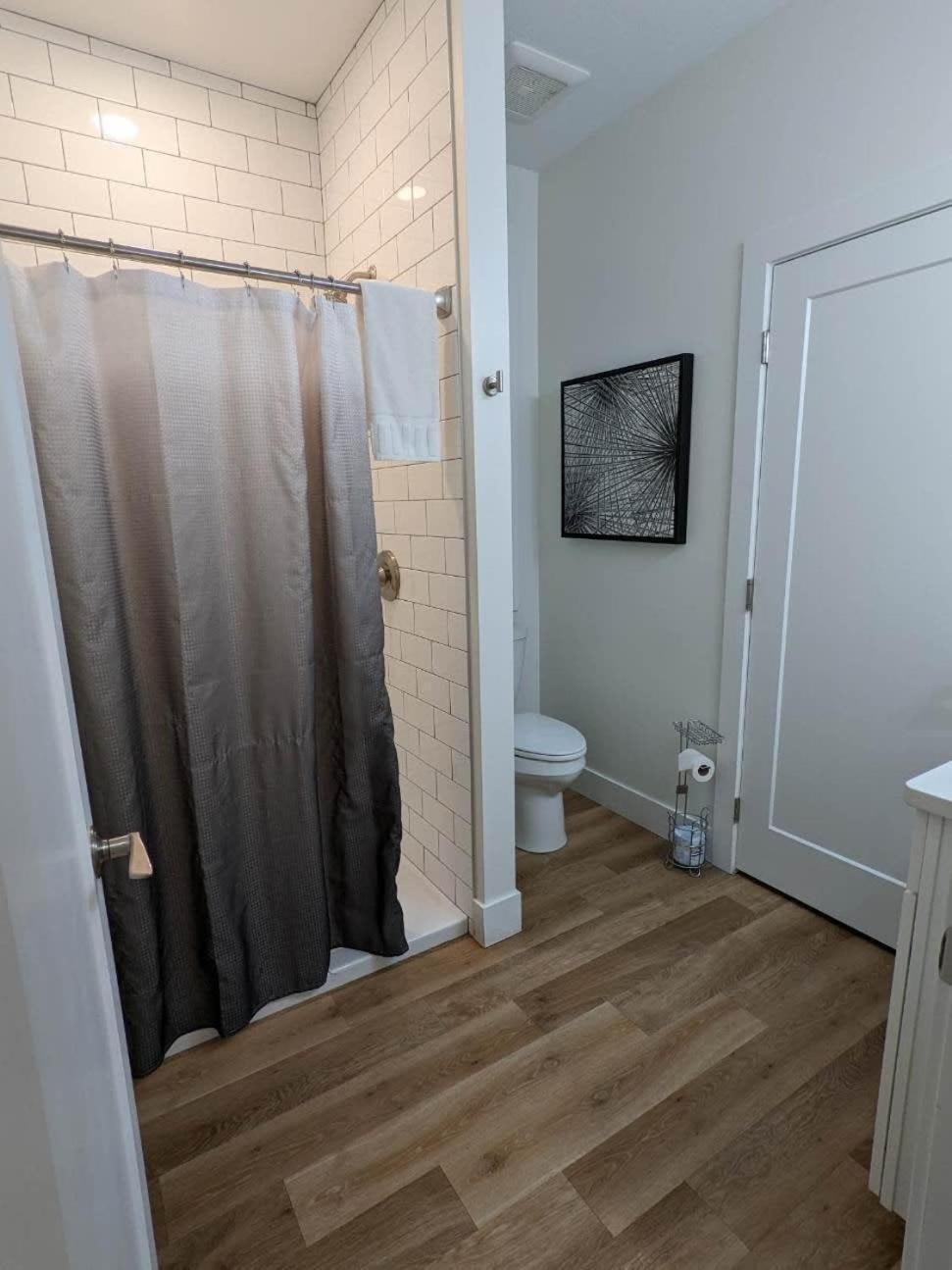 Location Location - Capri Condo 212 Травърс Сити Екстериор снимка